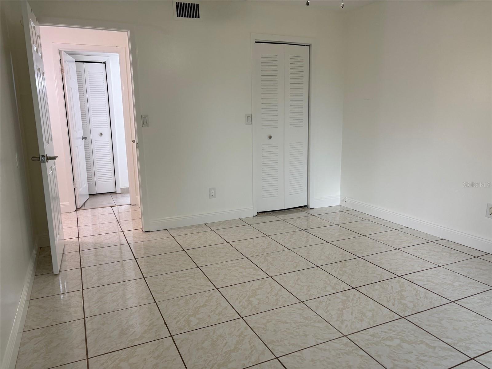 2850 SOMERSET PARK DR #202