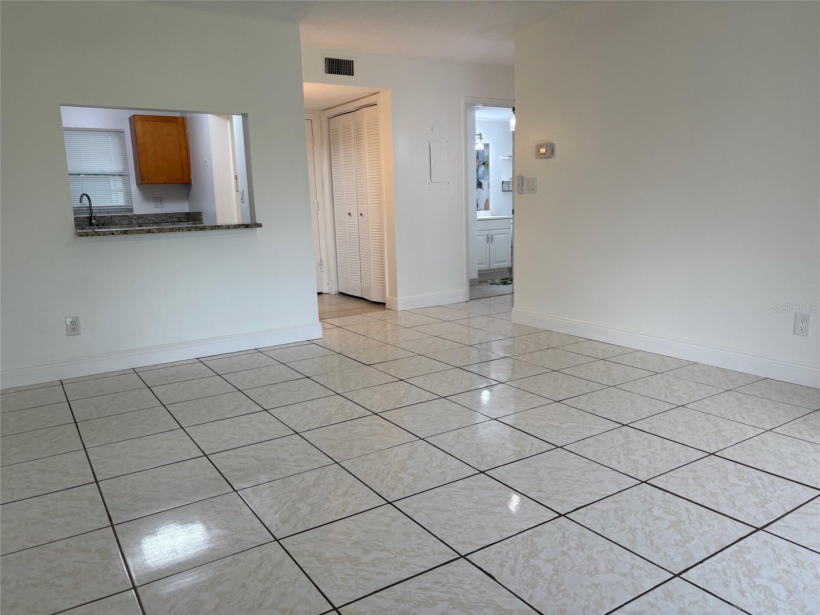 2850 SOMERSET PARK DR #202