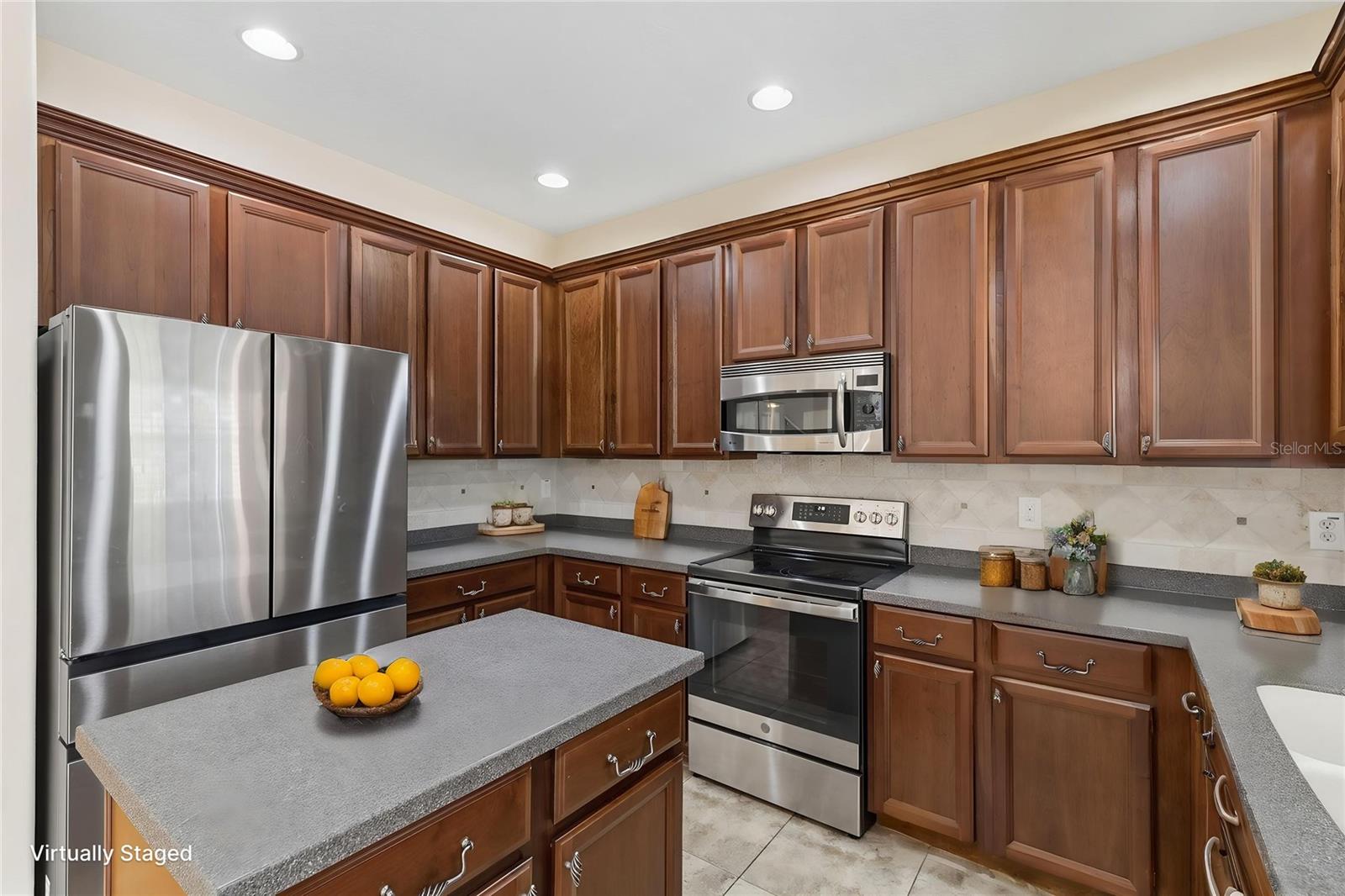 11144 OYSTER BAY CIR