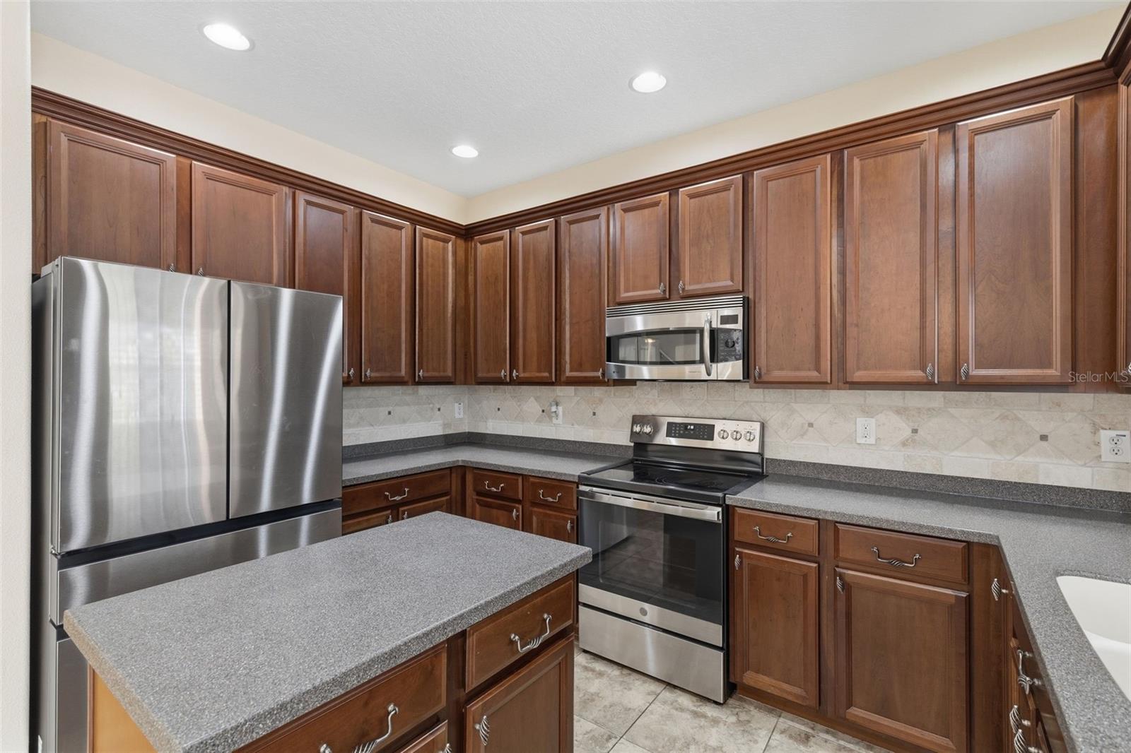 11144 OYSTER BAY CIR