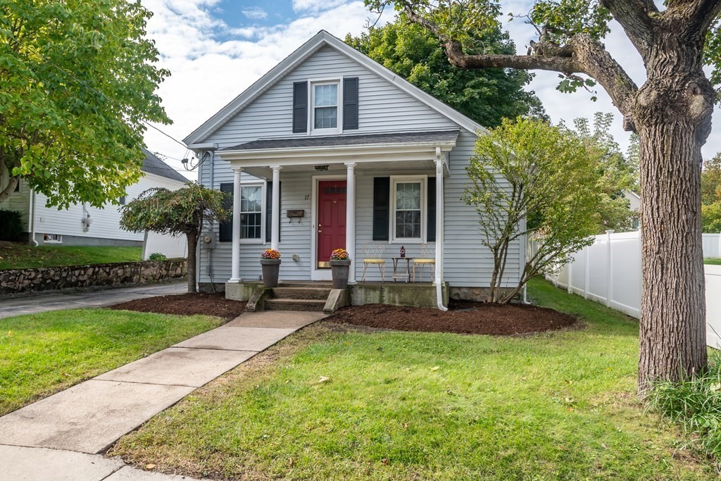 17 Worsted St