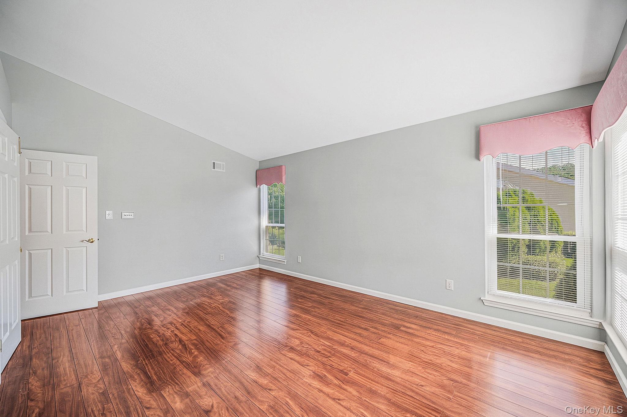 20 Wainscott Court