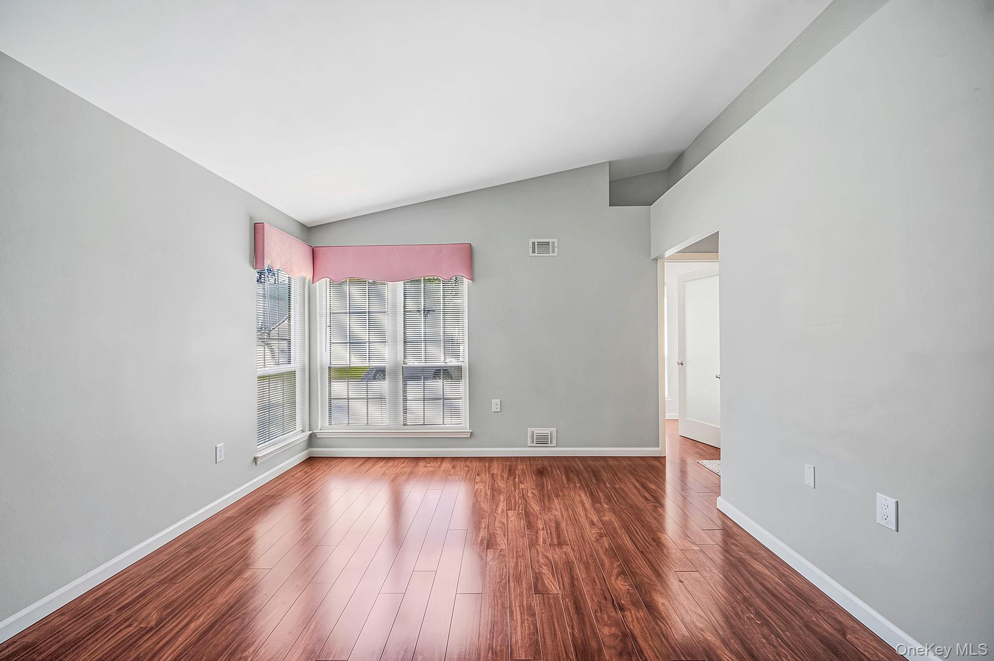 20 Wainscott Court