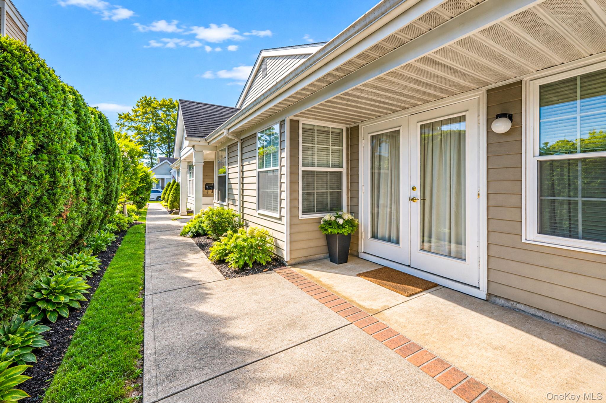 20 Wainscott Court