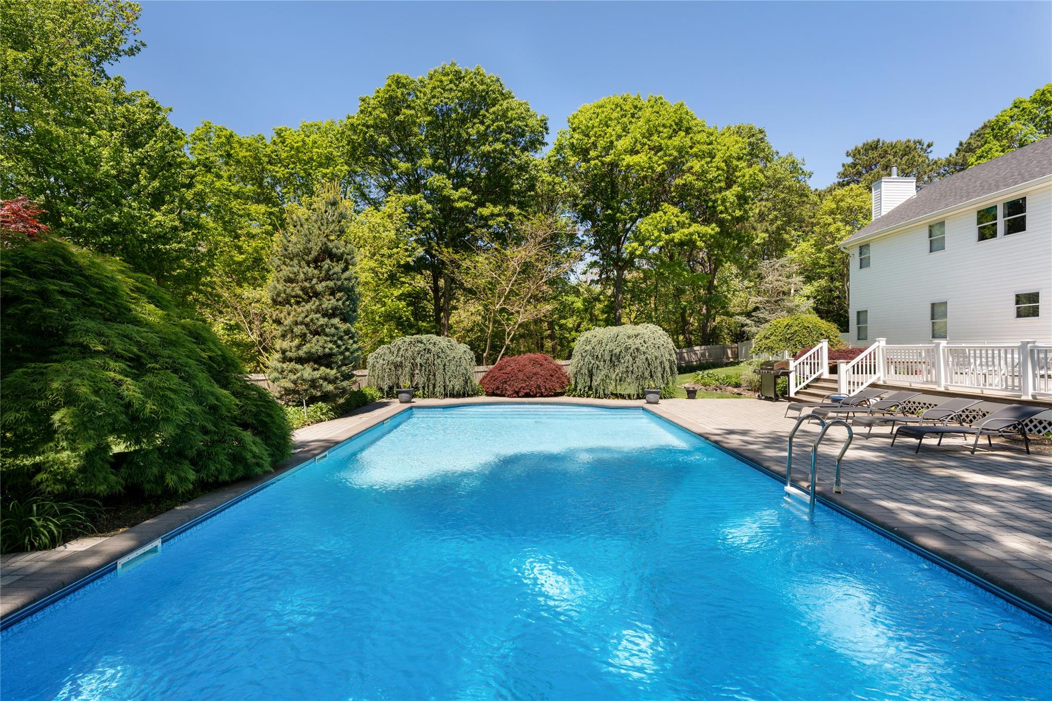 8 Greenwich Court