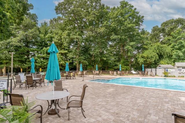 525 Cranston Lane