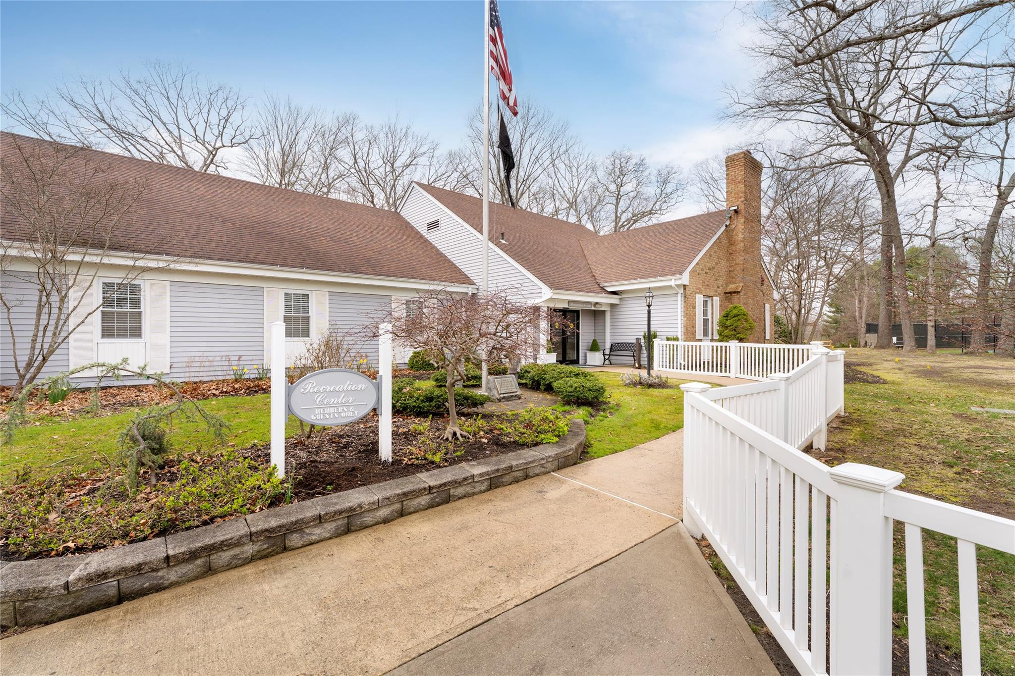 525 Cranston Lane