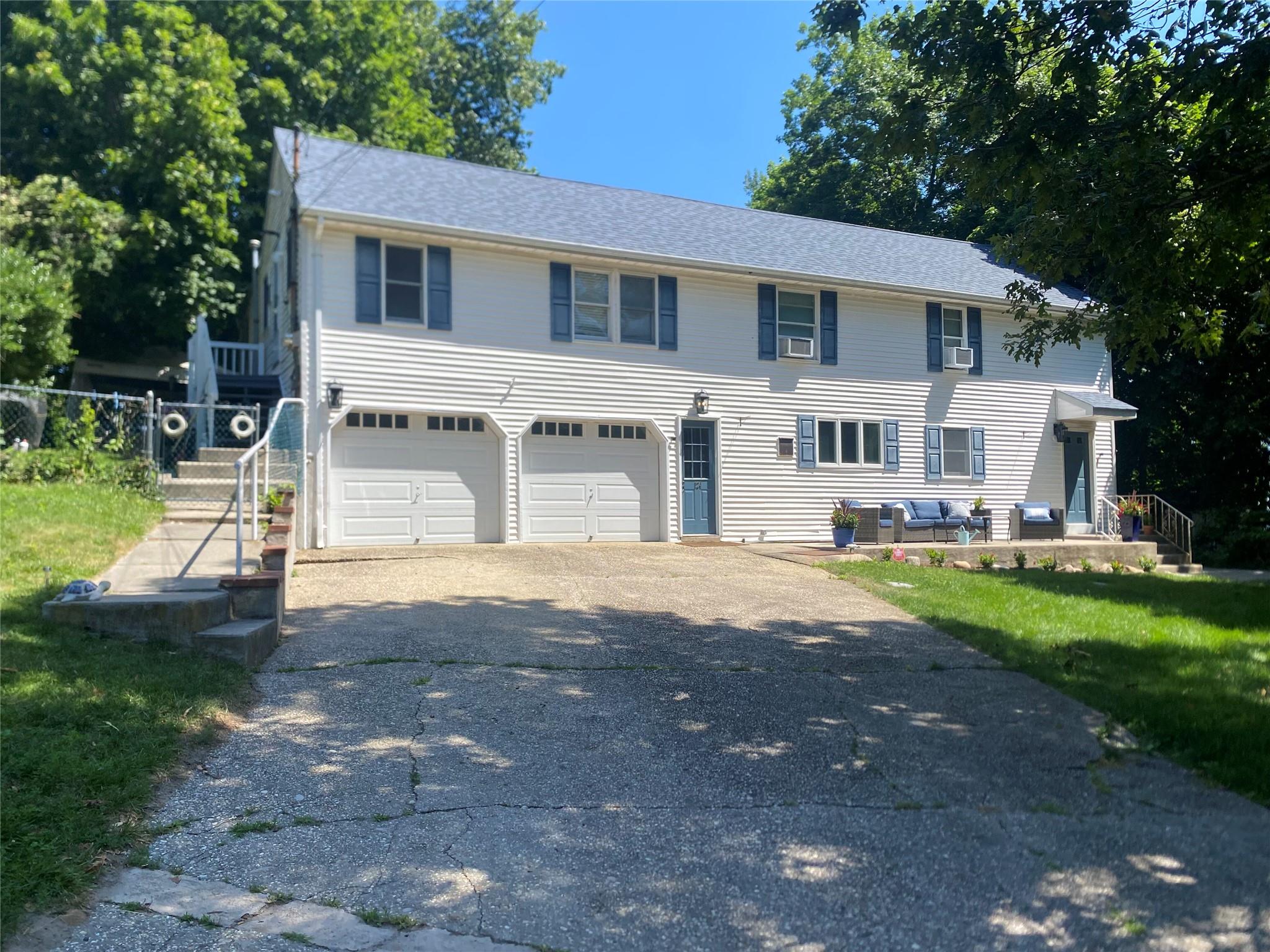 124 Cliff Road E
