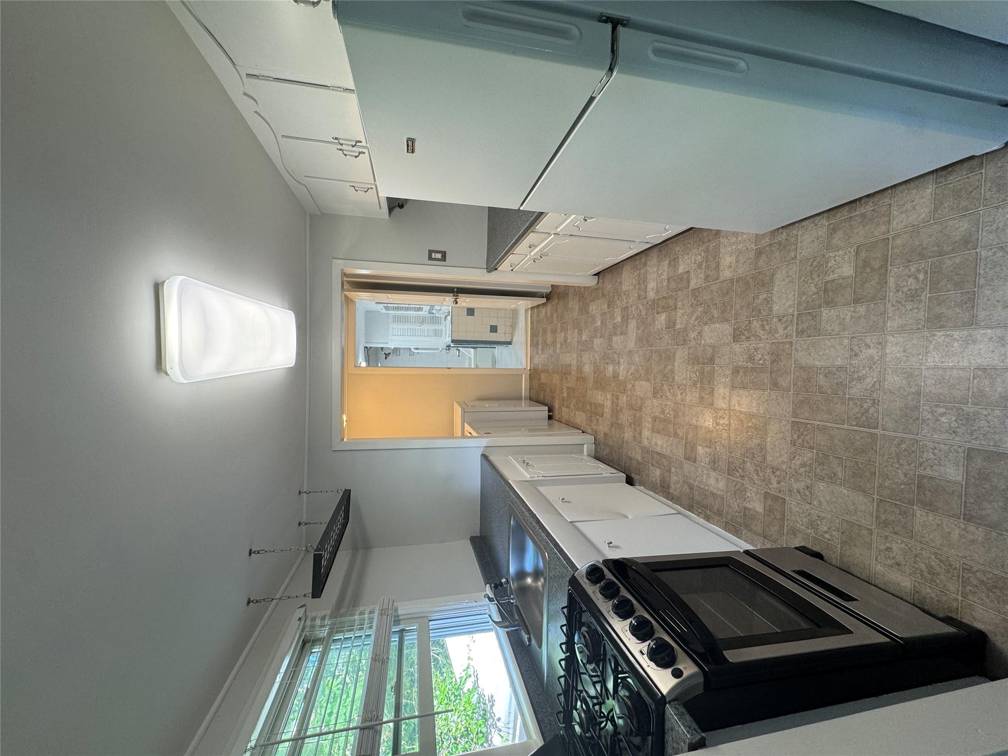 124 Cliff Road E
