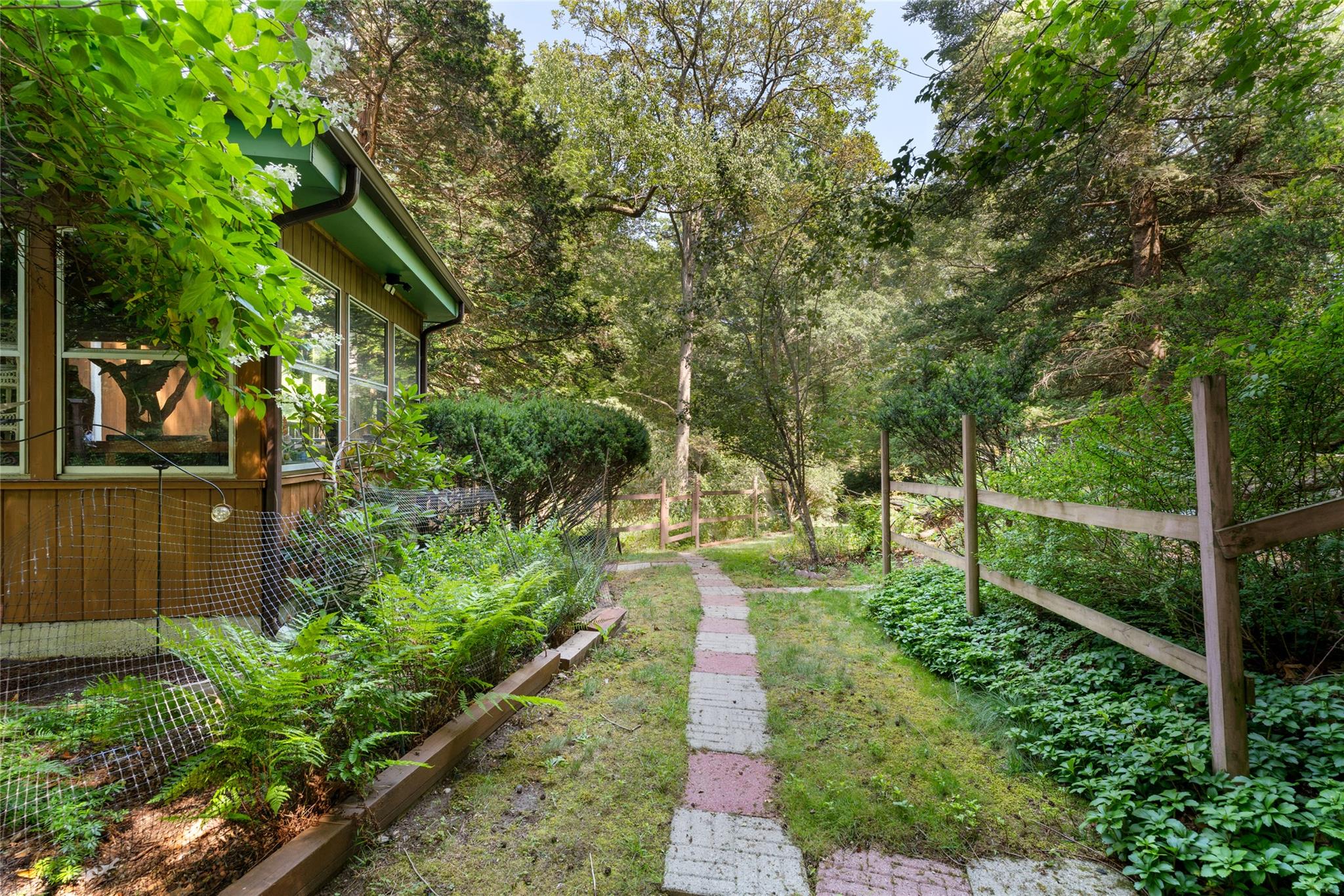 21 W Bartlett Road