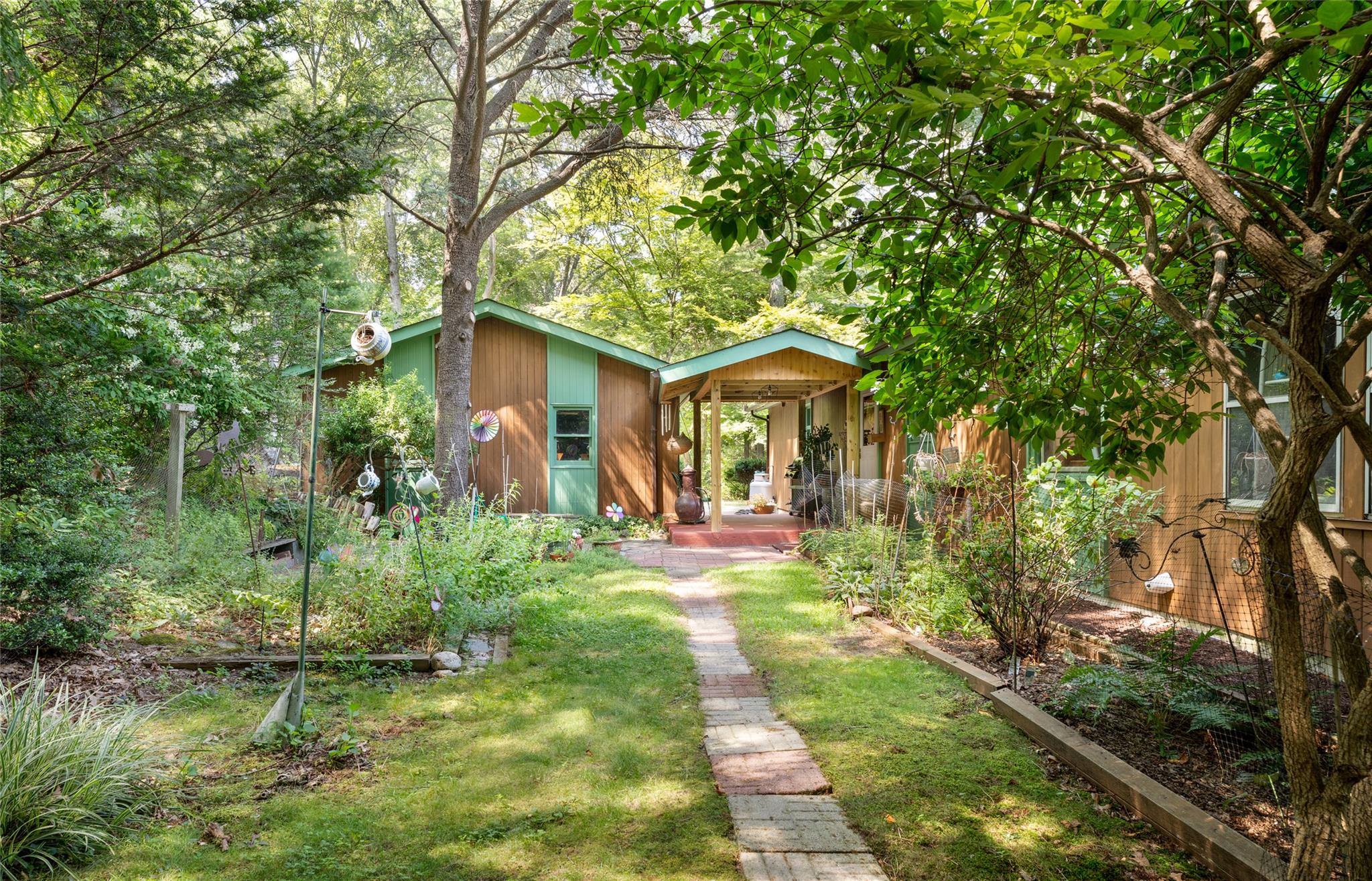 21 W Bartlett Road