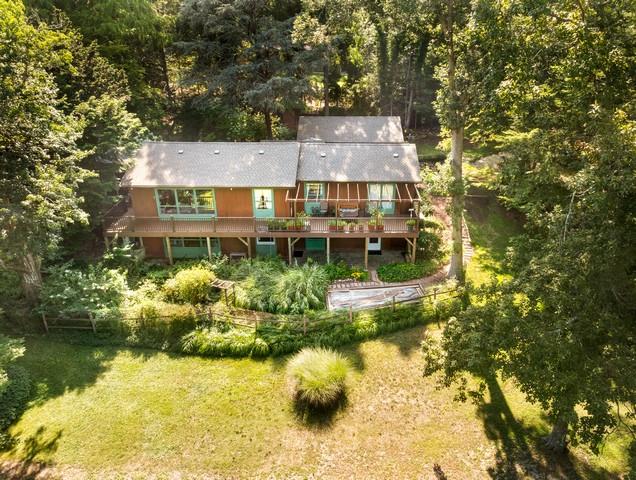 21 W Bartlett Road
