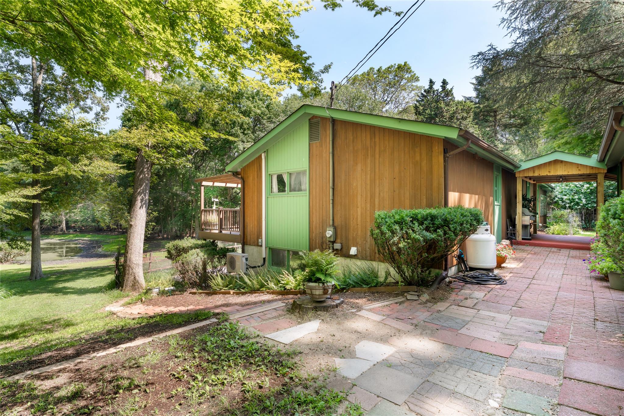 21 W Bartlett Road