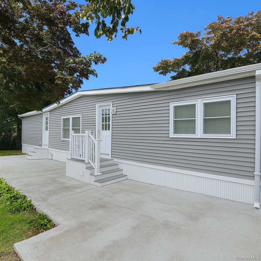 658 Sound Avenue Unit: E-11