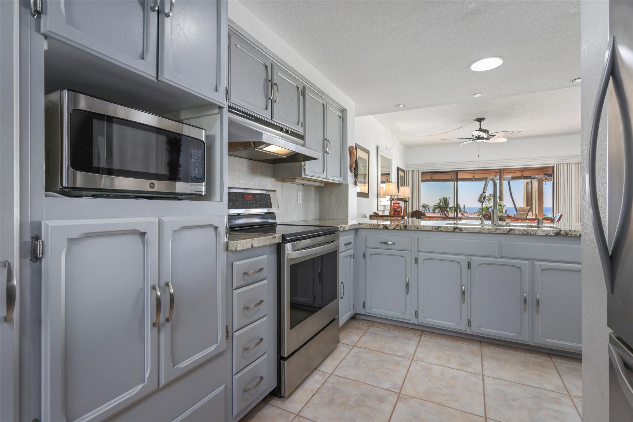 78-6842 ALII DR 1204