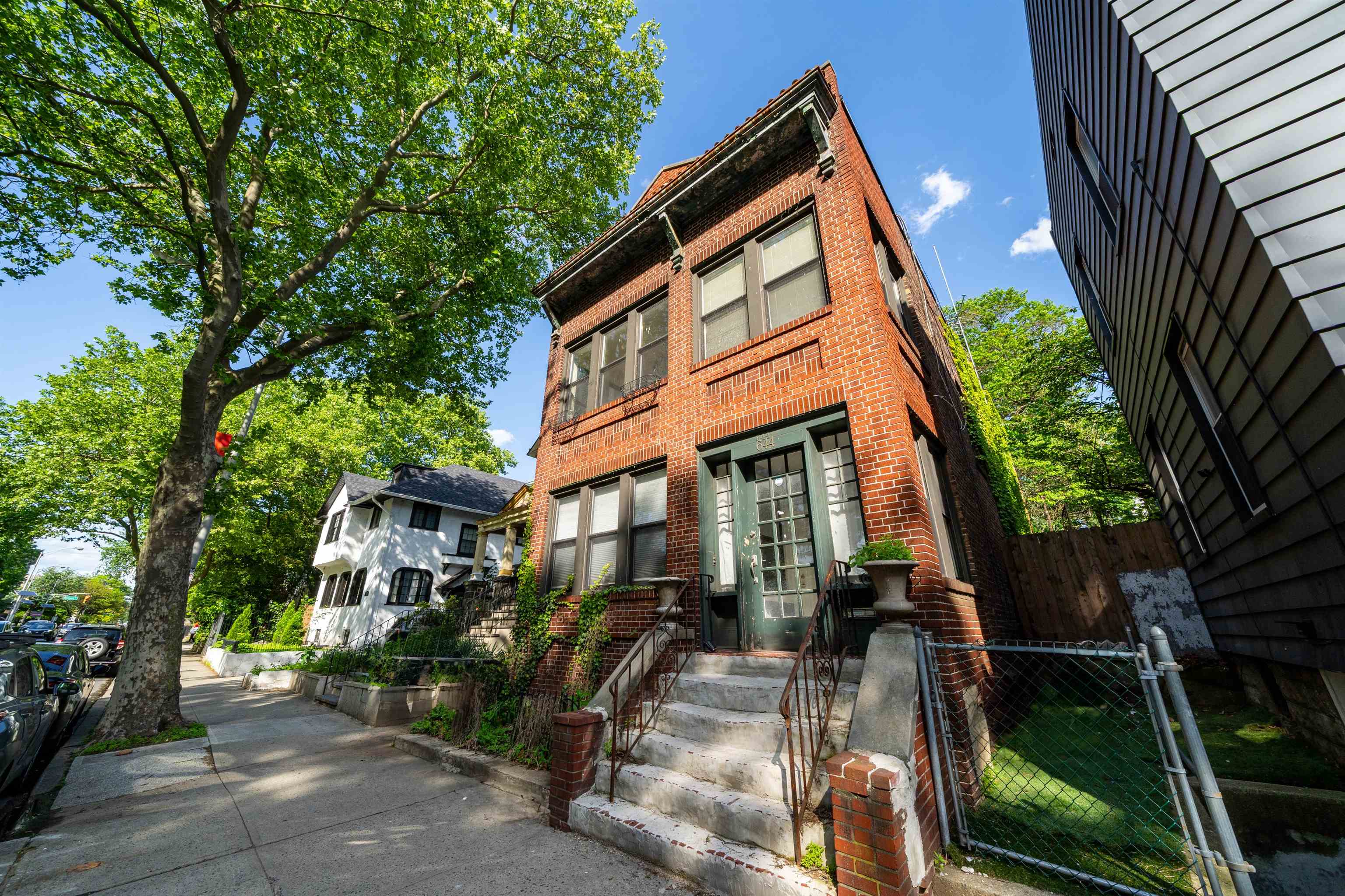 644 WEST SIDE AVE