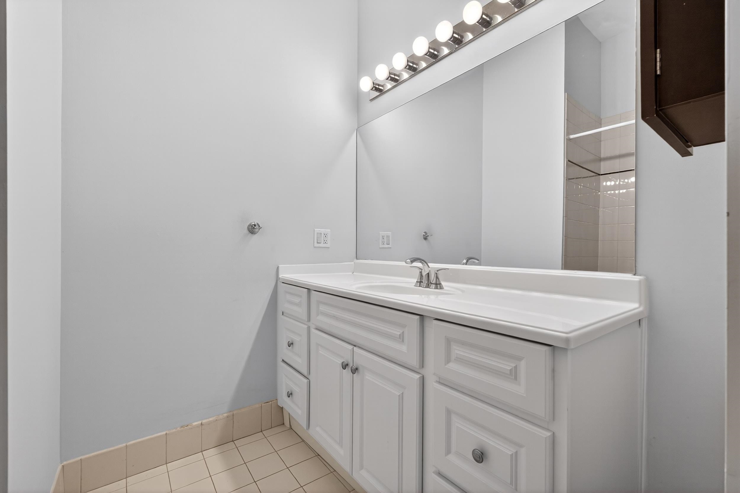 689 LUIS M MARIN BLVD Unit: 906