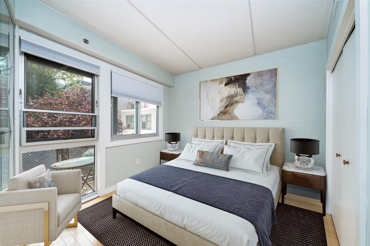 557 2ND ST Unit: 4
