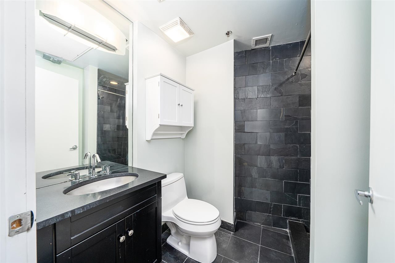 557 2ND ST Unit: 4