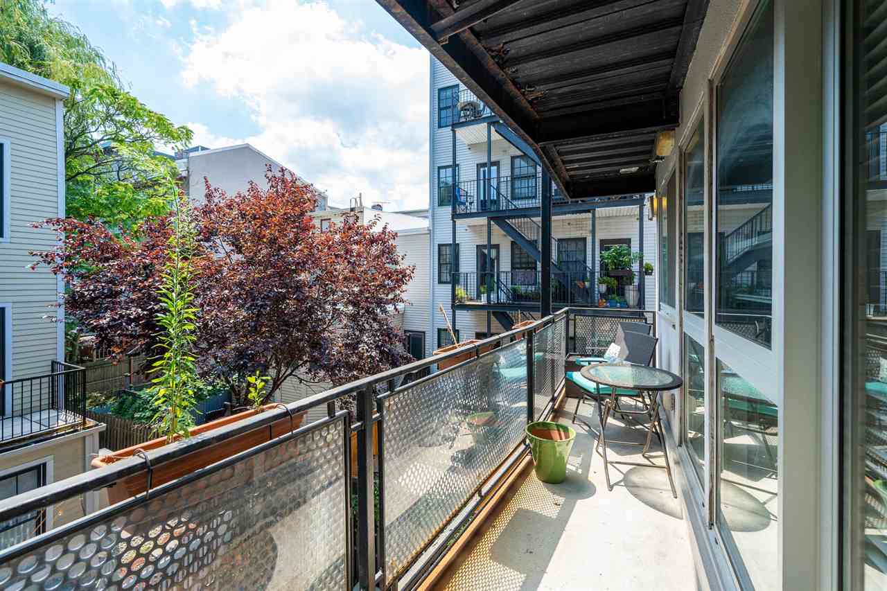 557 2ND ST Unit: 4