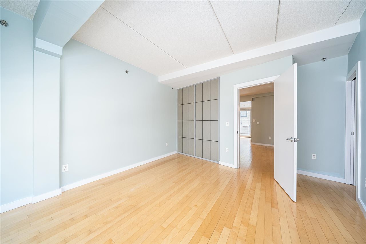 557 2ND ST Unit: 4