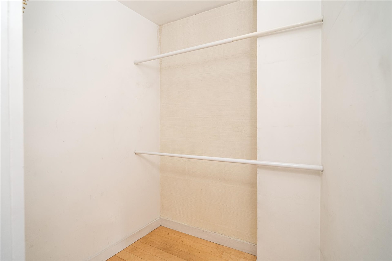 557 2ND ST Unit: 4