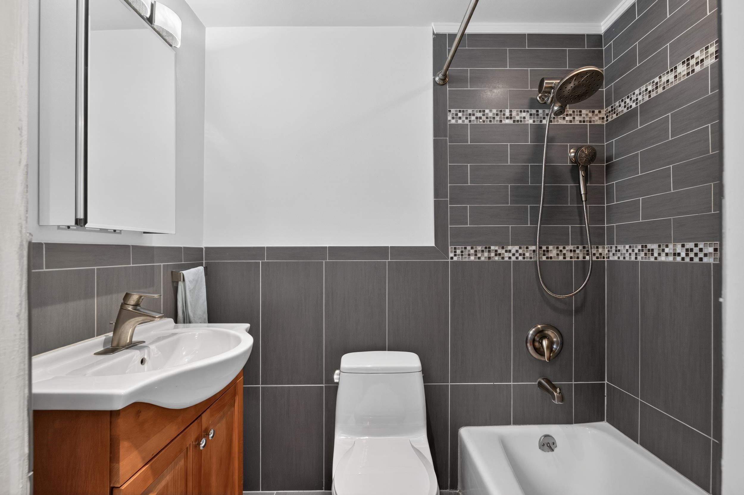 117 BLOOMFIELD ST Unit: 3A