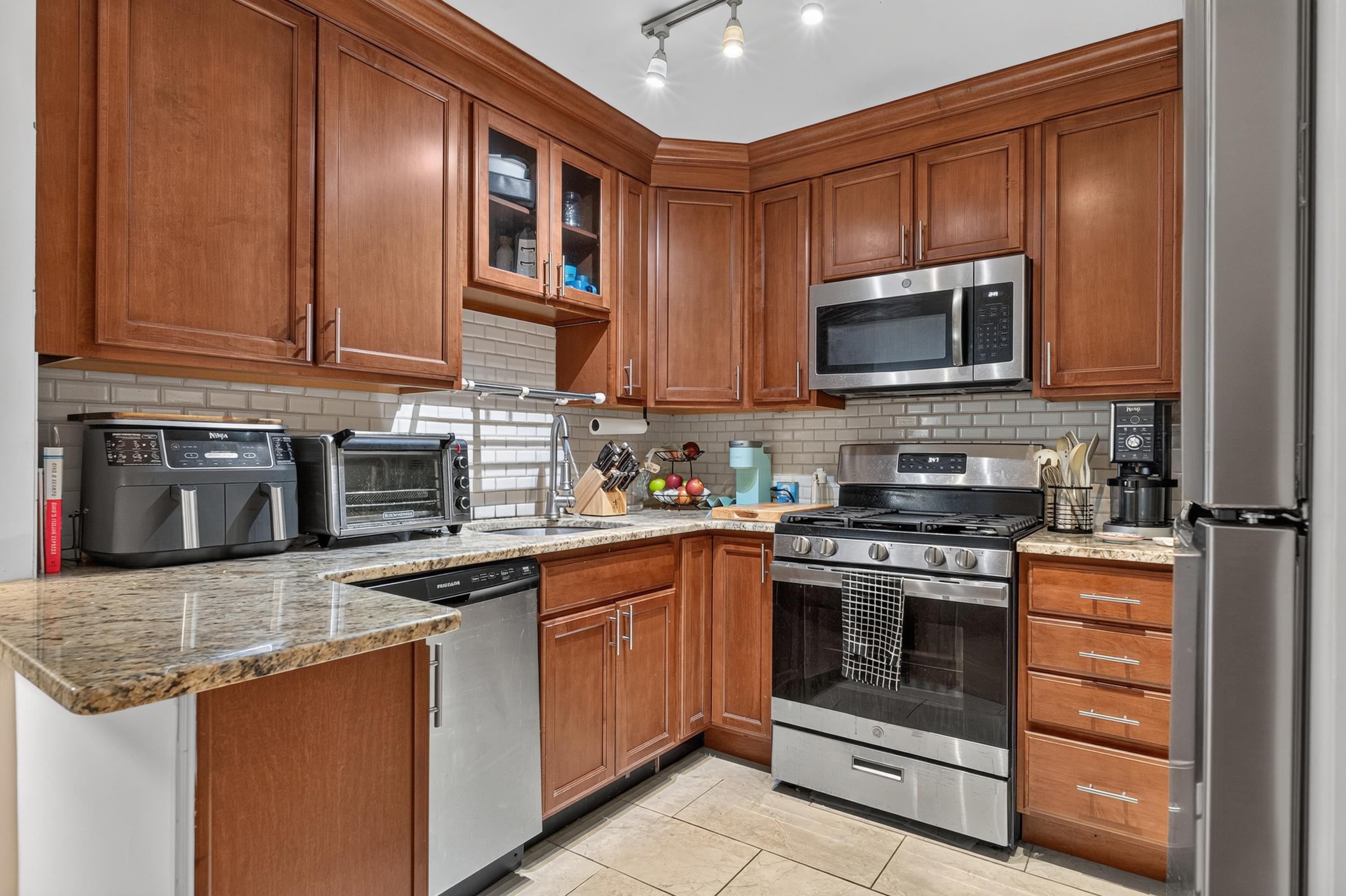 1001 CLINTON ST Unit: 3E