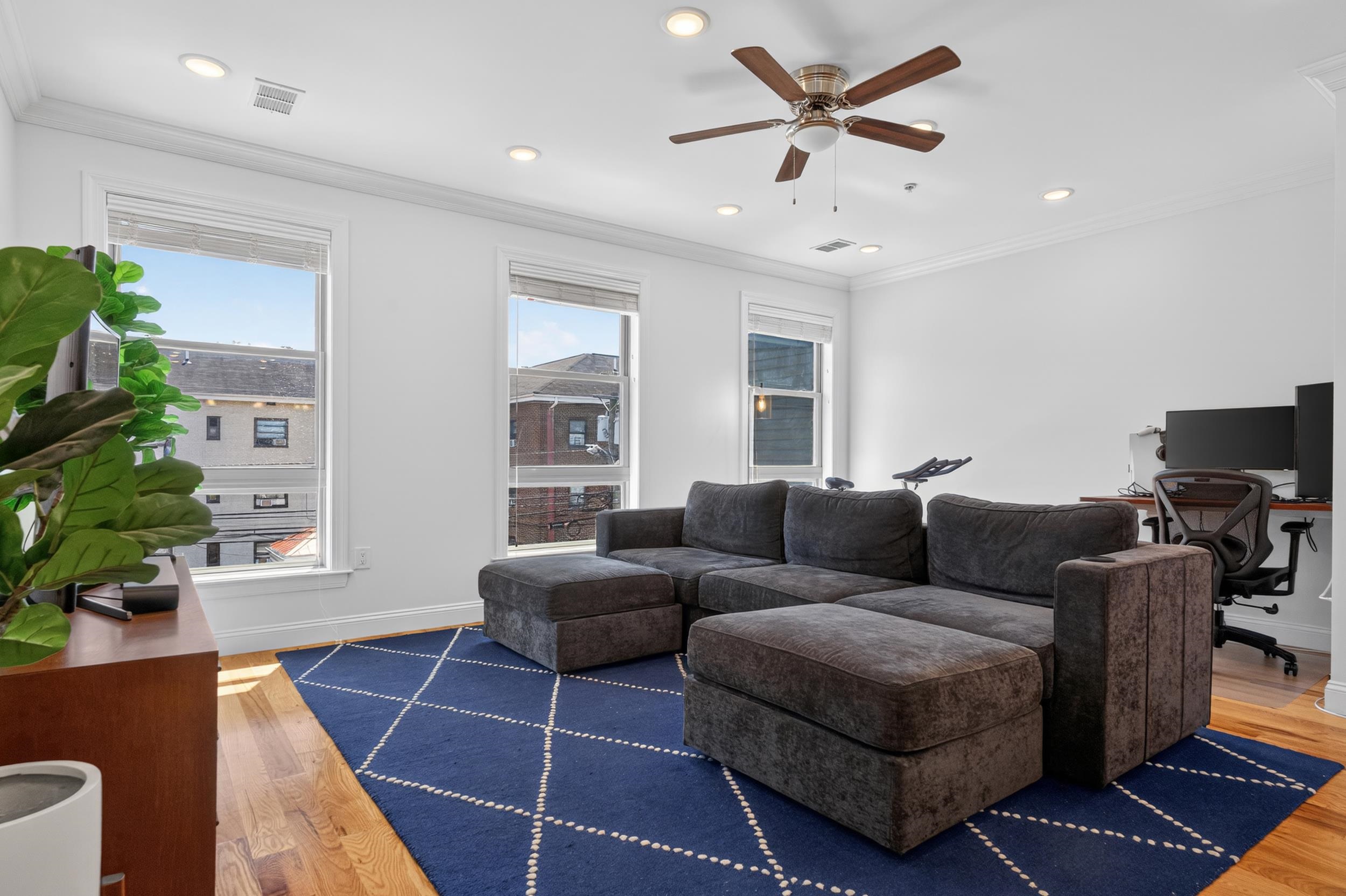 512 4TH ST Unit: 3