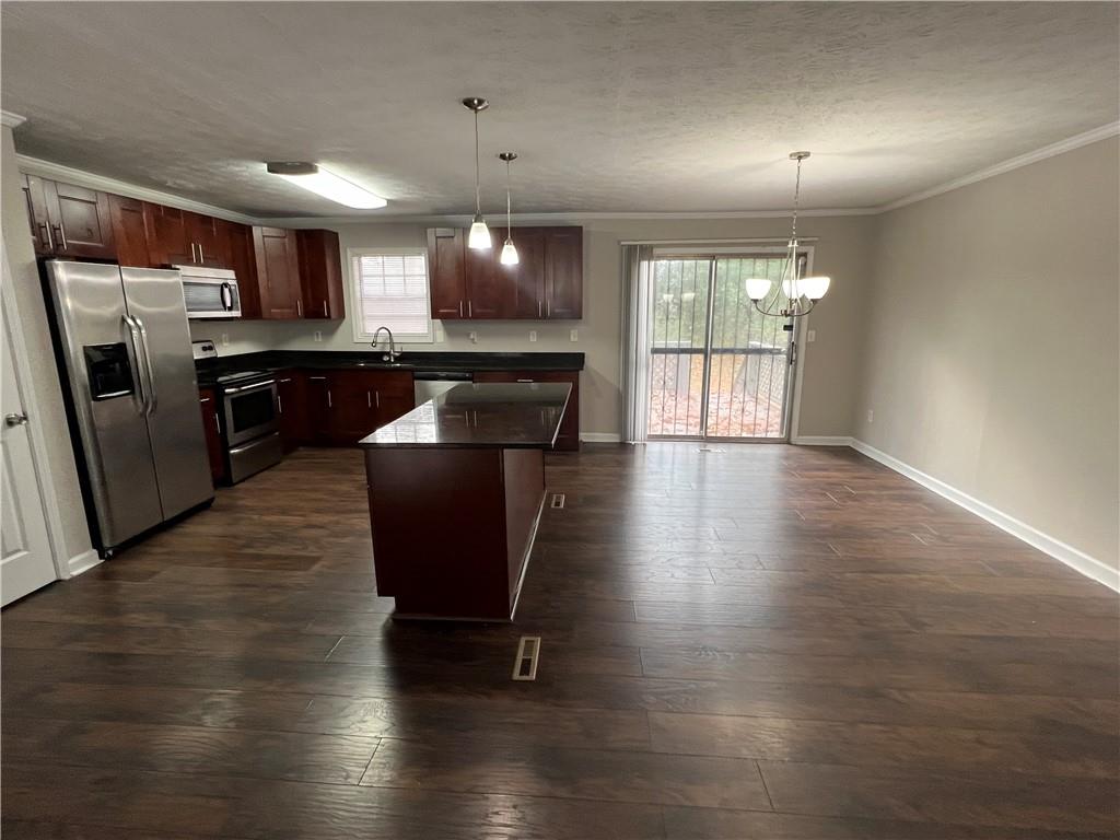 3566 Manhattan Drive