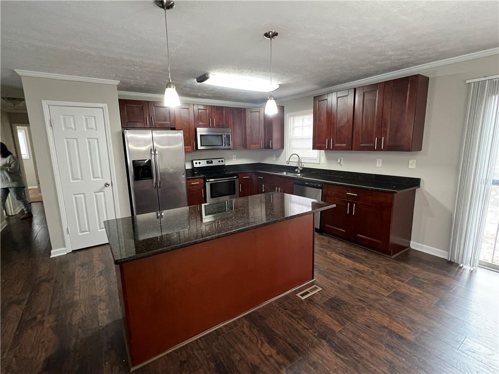 3566 Manhattan Drive