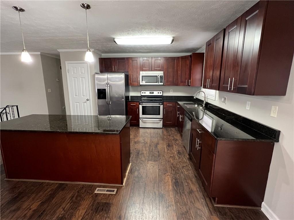 3566 Manhattan Drive