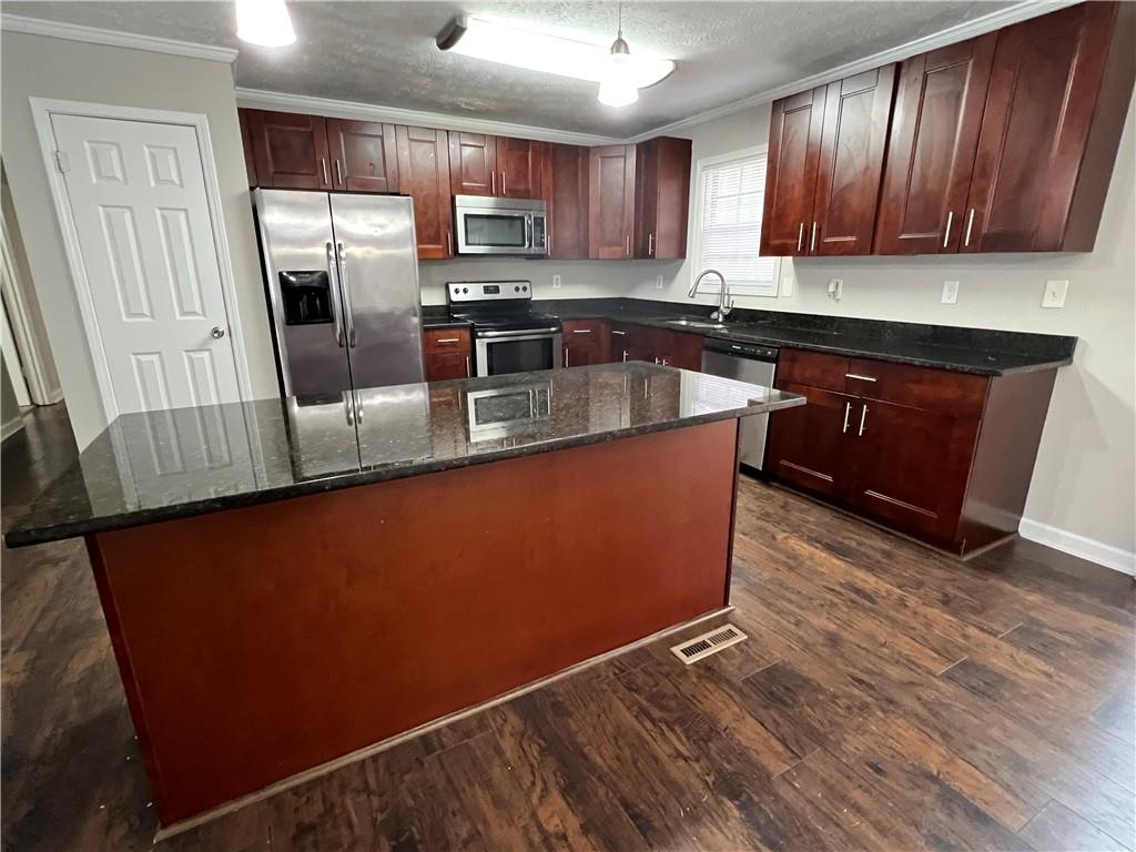 3566 Manhattan Drive