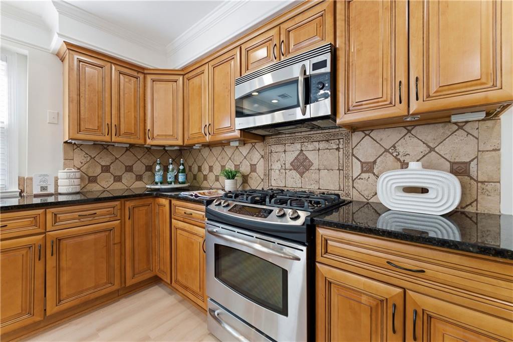 5474 Oxford Chase Way