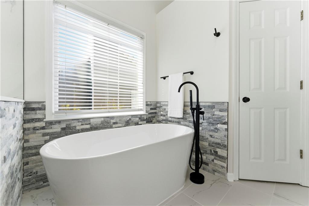 5474 Oxford Chase Way