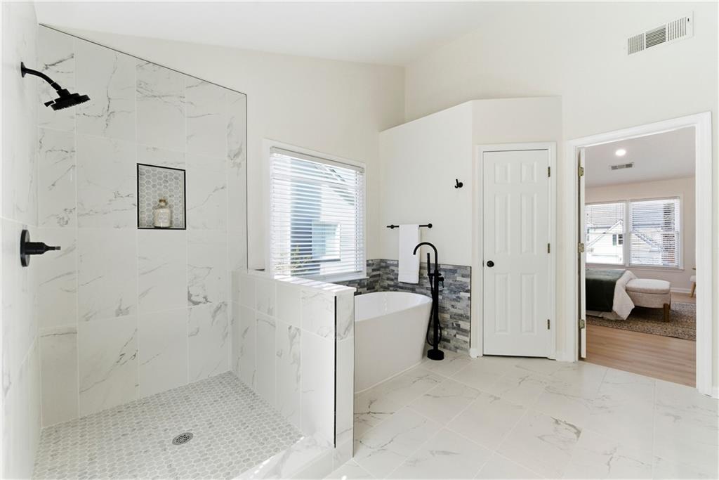 5474 Oxford Chase Way