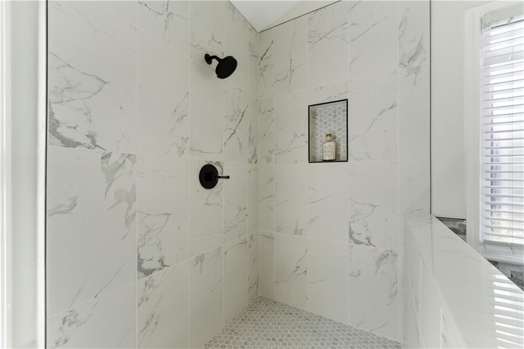 5474 Oxford Chase Way