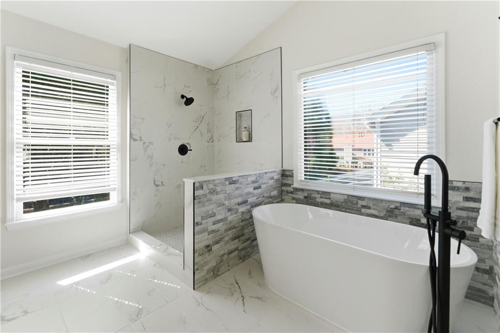 5474 Oxford Chase Way