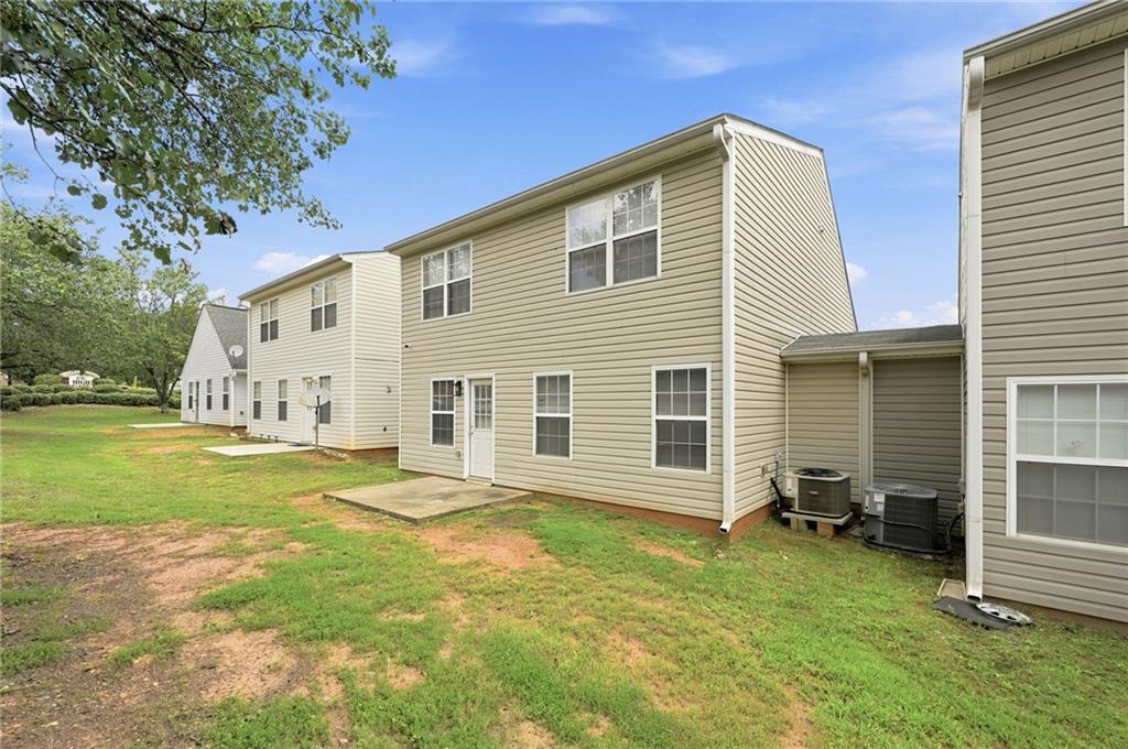 3055 Lakeside Circle