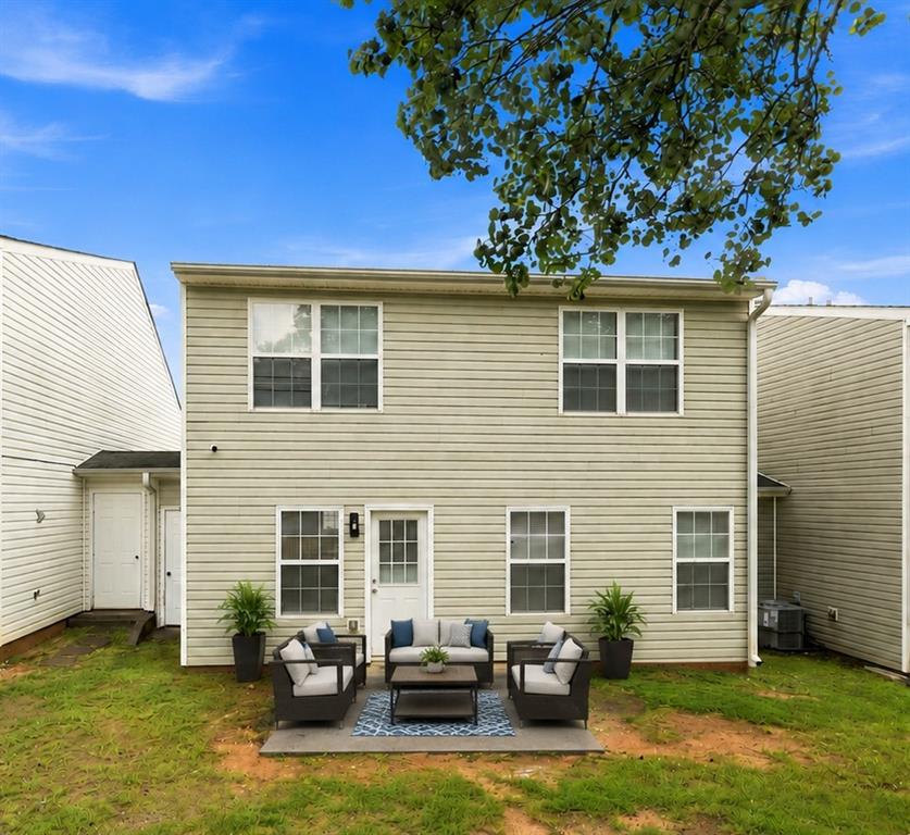 3055 Lakeside Circle