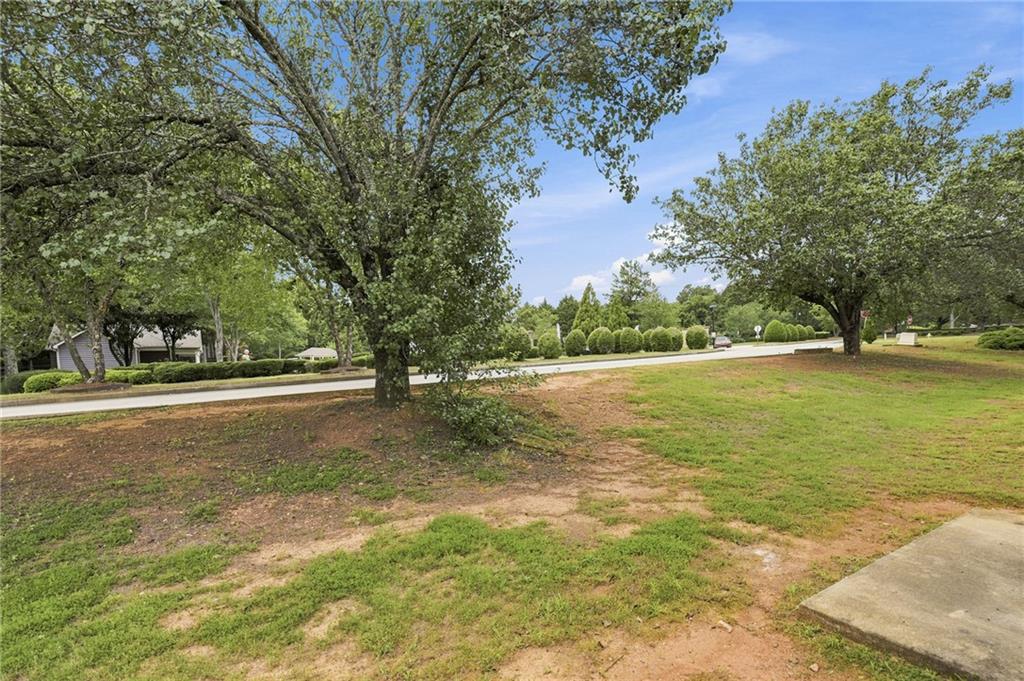 3055 Lakeside Circle