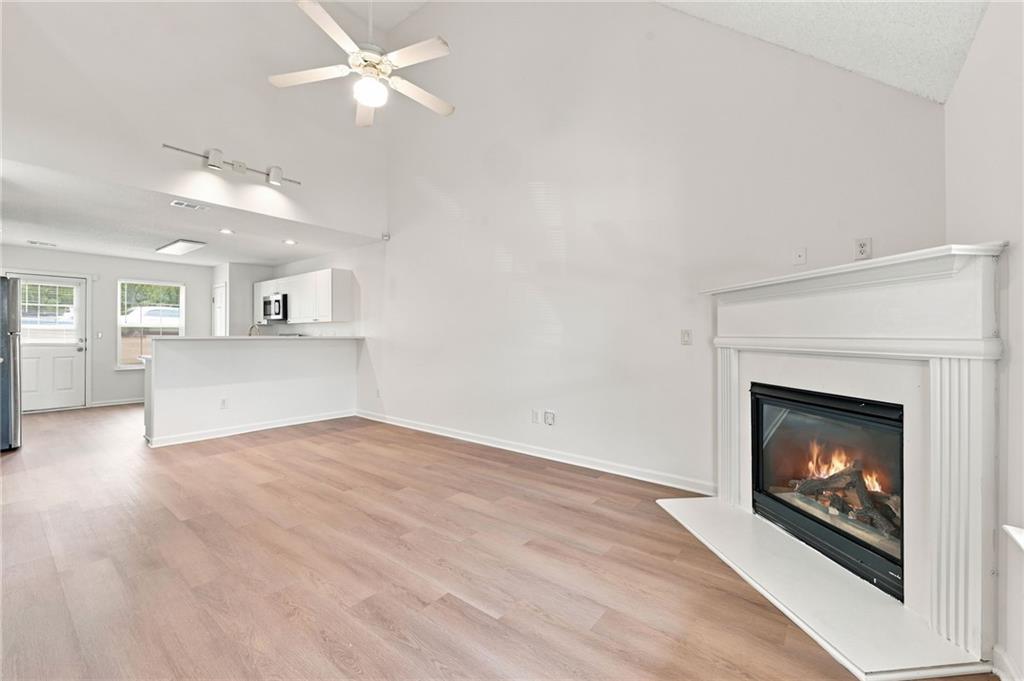 3055 Lakeside Circle