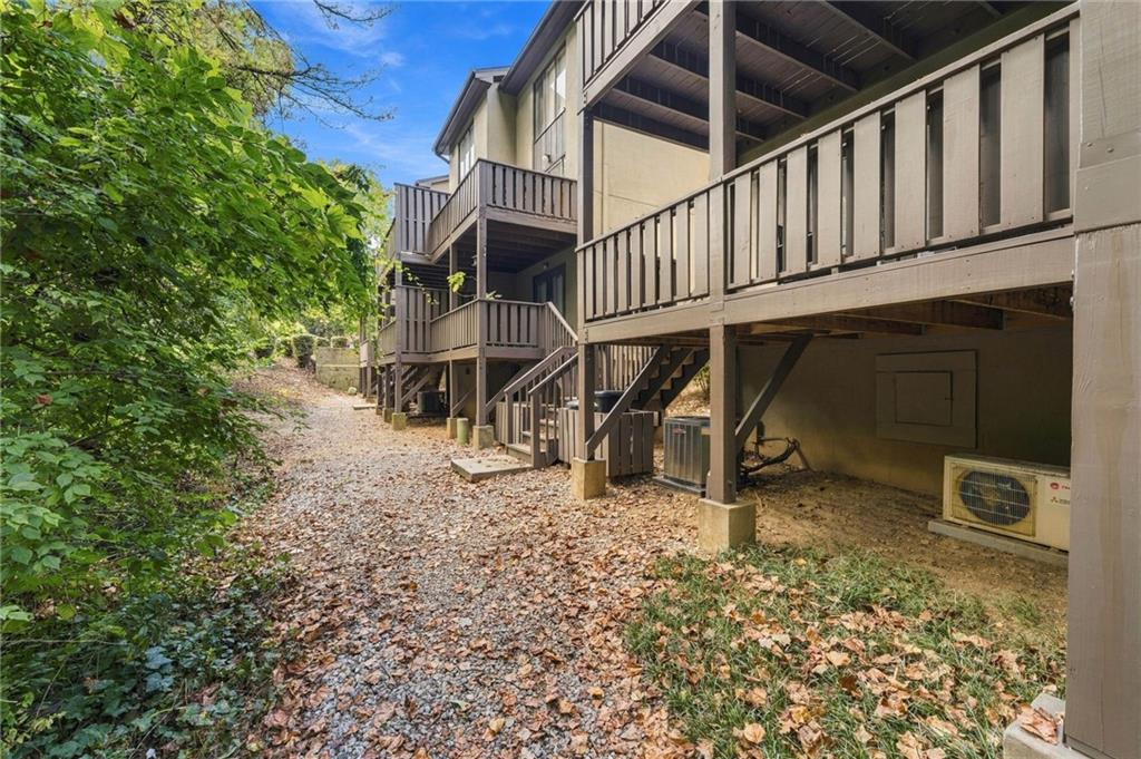 8 Ivy Ridge NE