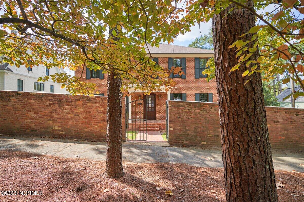 240 E Pennsylvania Avenue