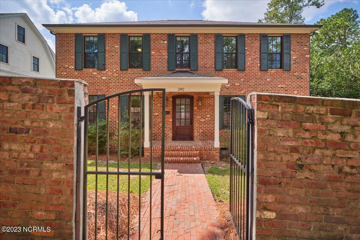 240 E Pennsylvania Avenue