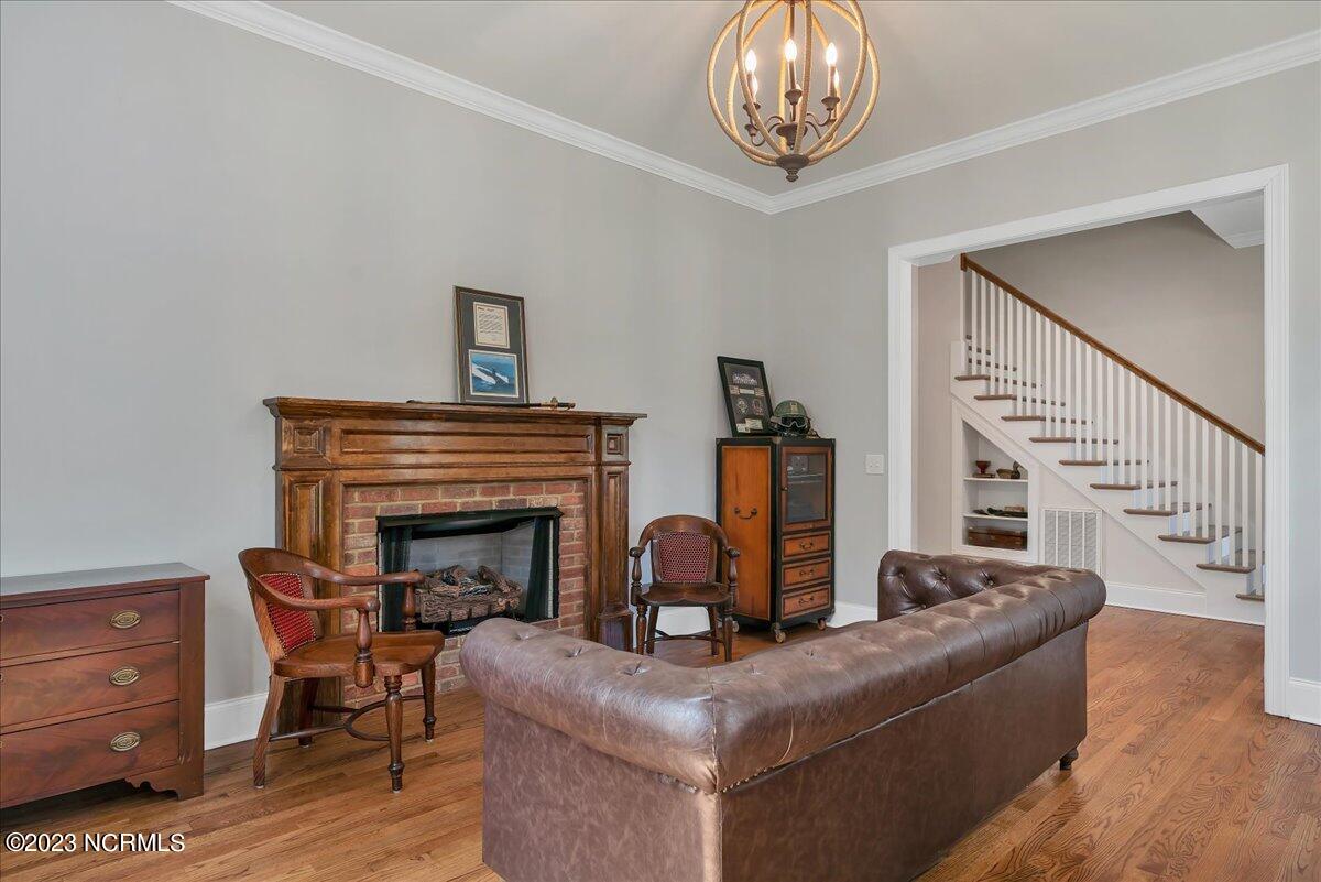 240 E Pennsylvania Avenue