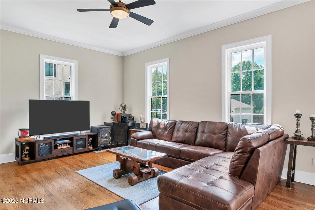 240 E Pennsylvania Avenue