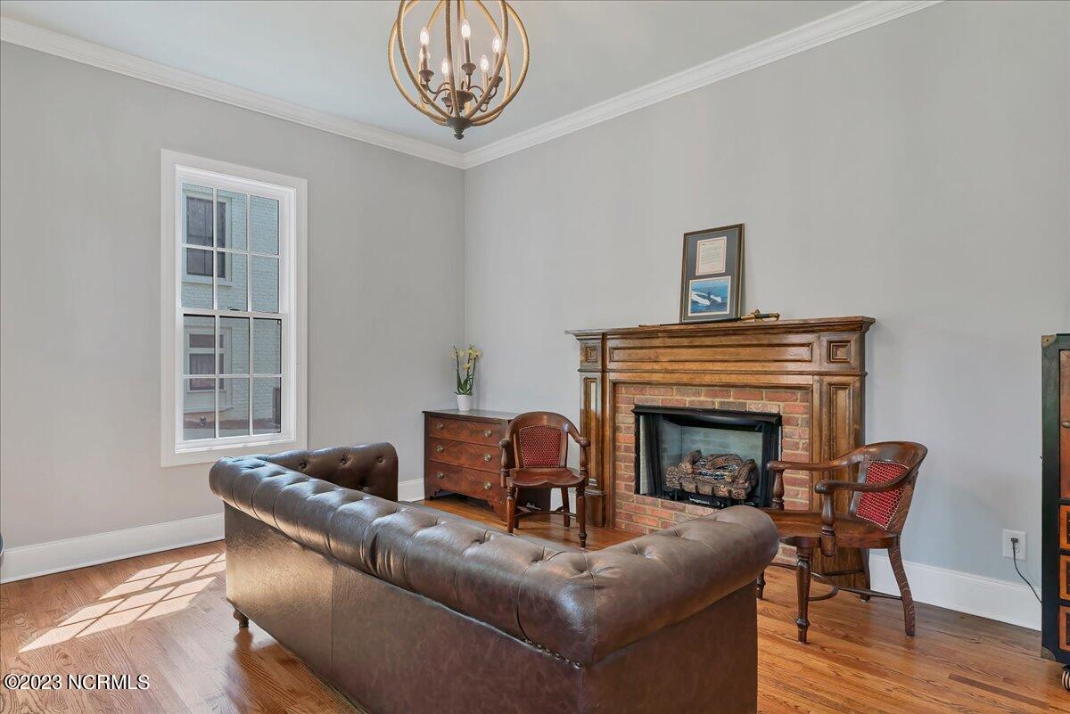 240 E Pennsylvania Avenue