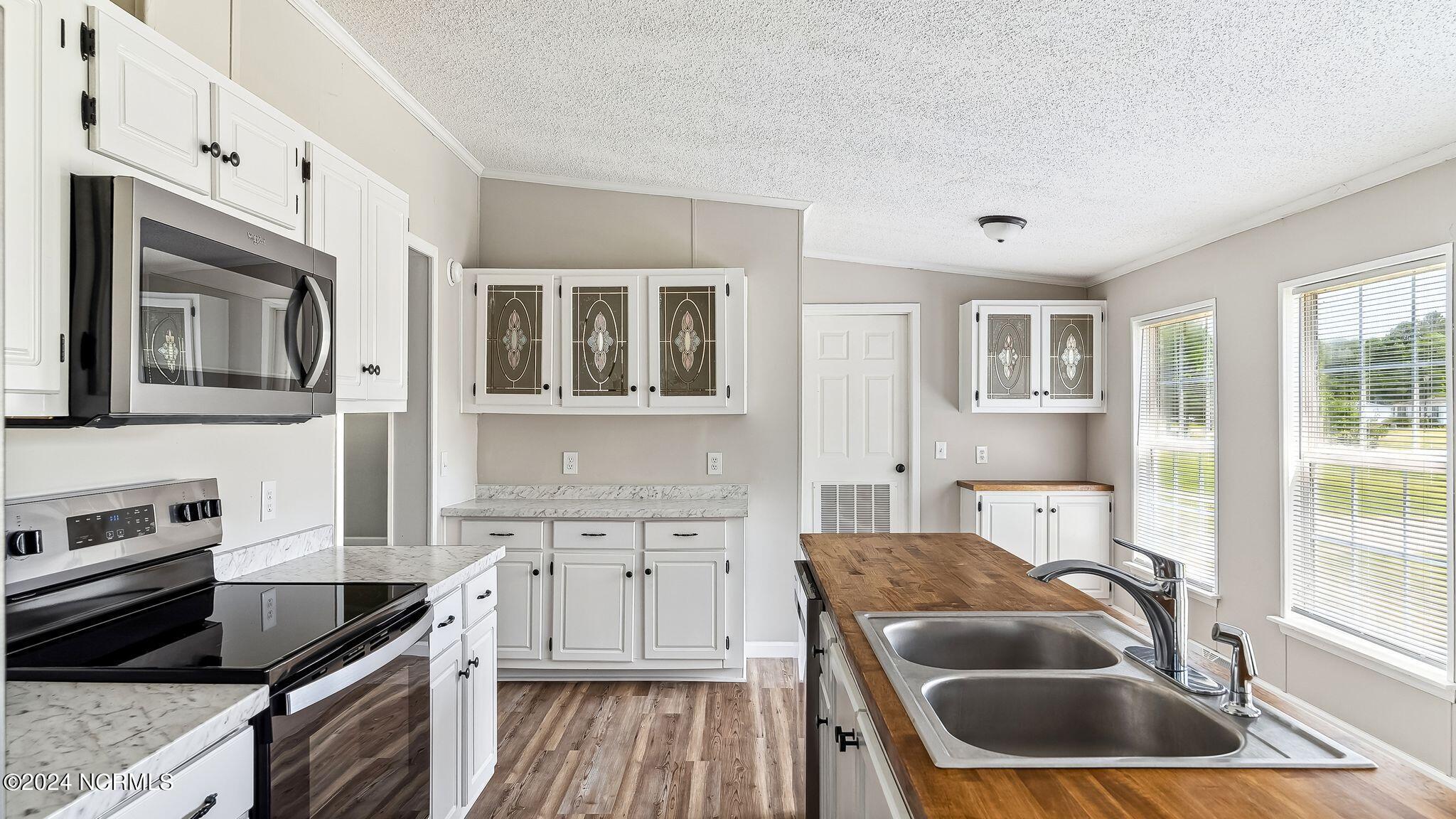 225 Meadowfield Circle