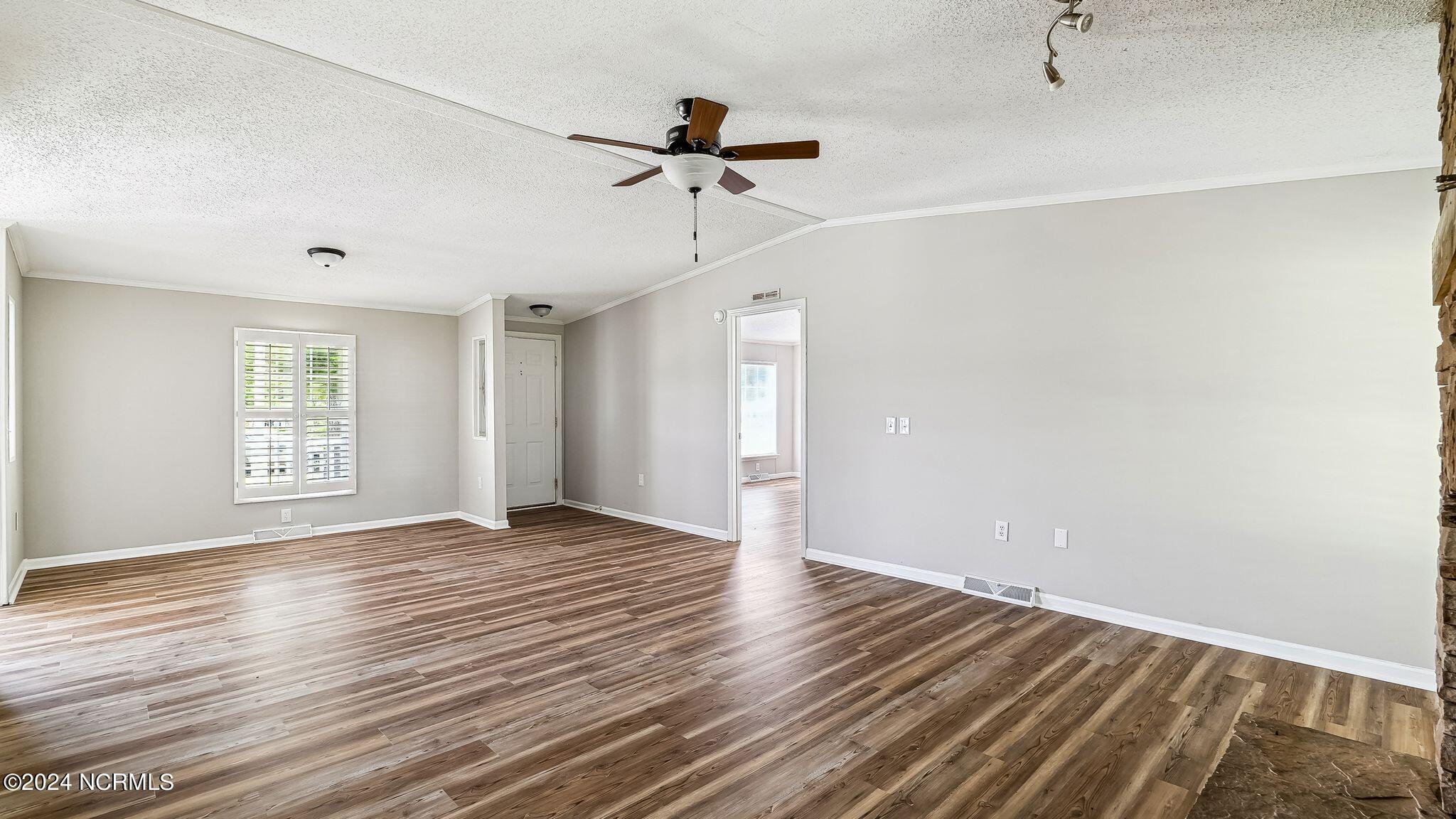 225 Meadowfield Circle